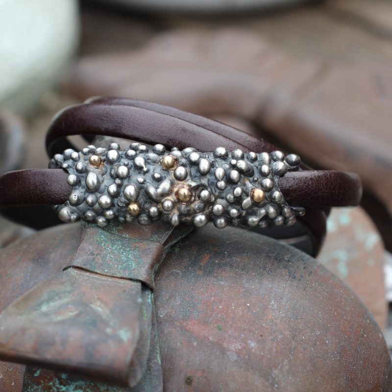 Armbånd i læder m. sølv